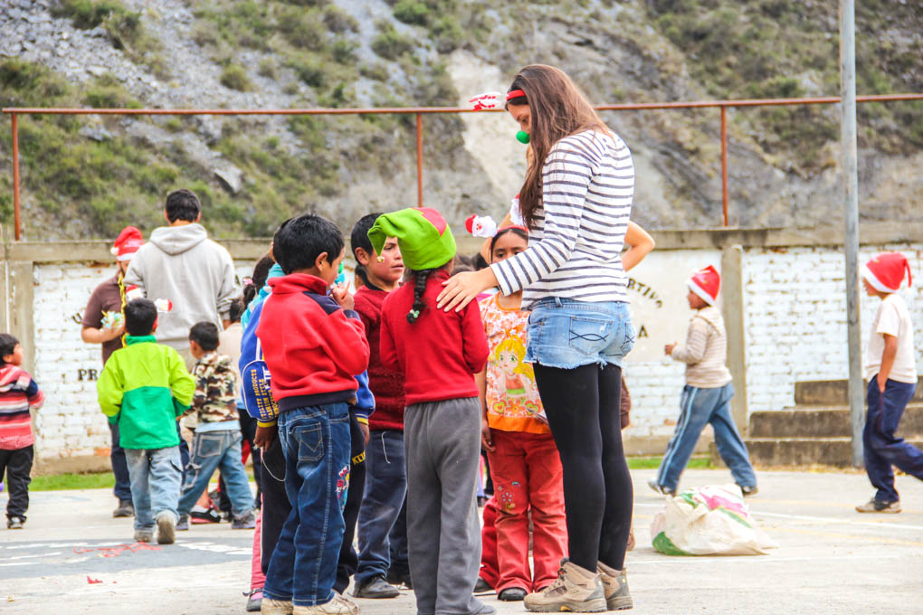 Playing with kids in Huancaya while waiting for Santa