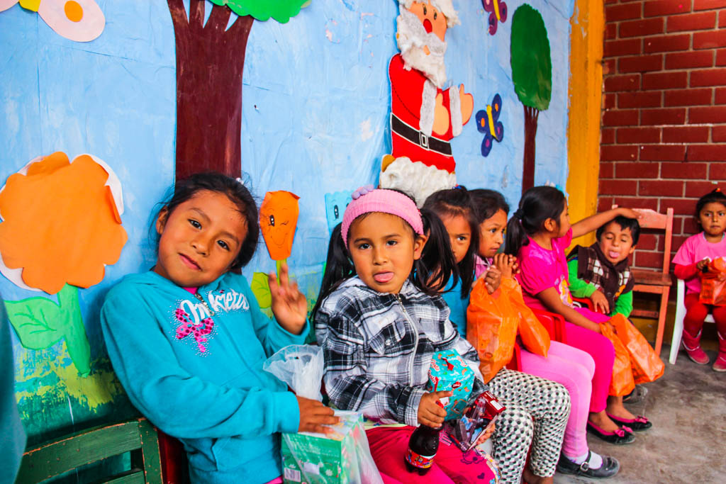 Kids waiting during Christmas in Peru