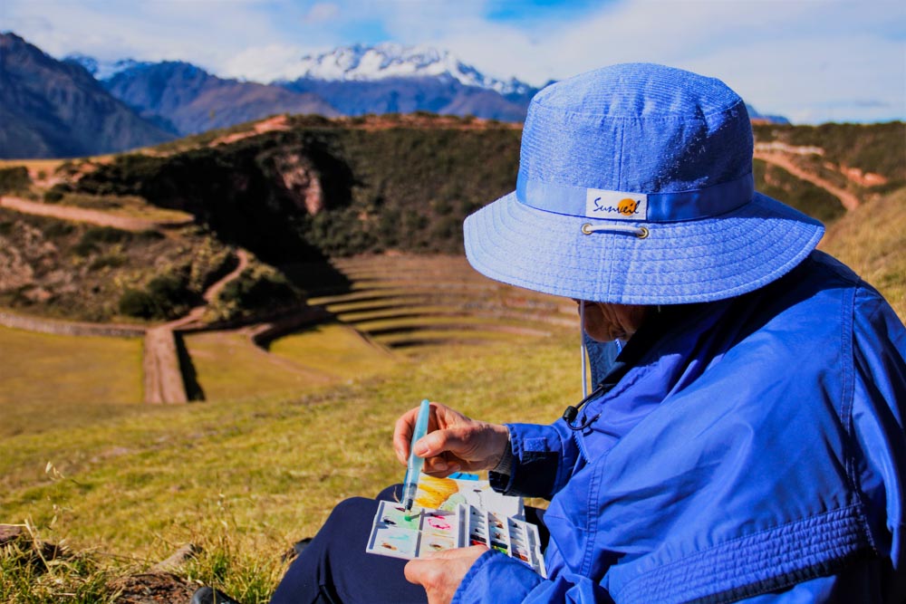 Painting in Moray terraces, the Sacred Valley of the Incas