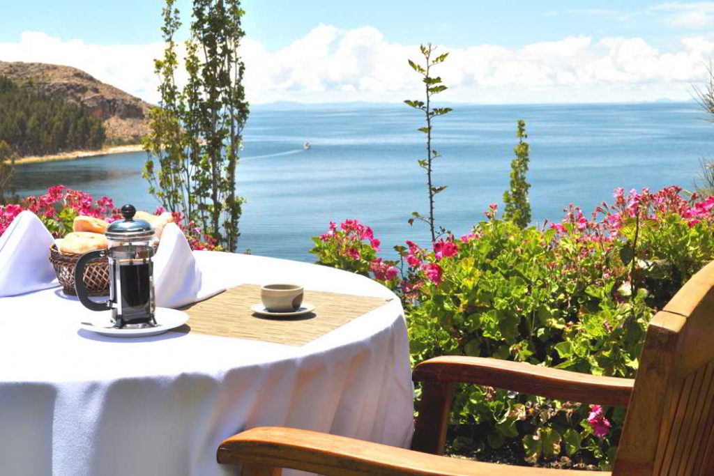 Breakfast by the Lake Titicaca, Isla Suasi